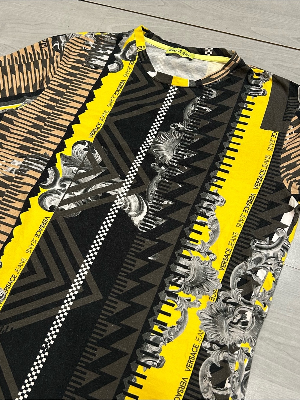 Versace Jeans T Shirt Mens L Black Yellow Baroque Geometric All Over Print